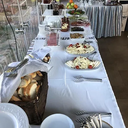 Cunda Vrodi מלון