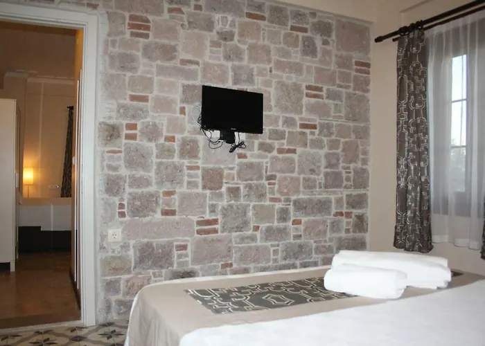 Отель Cunda Vrodi *